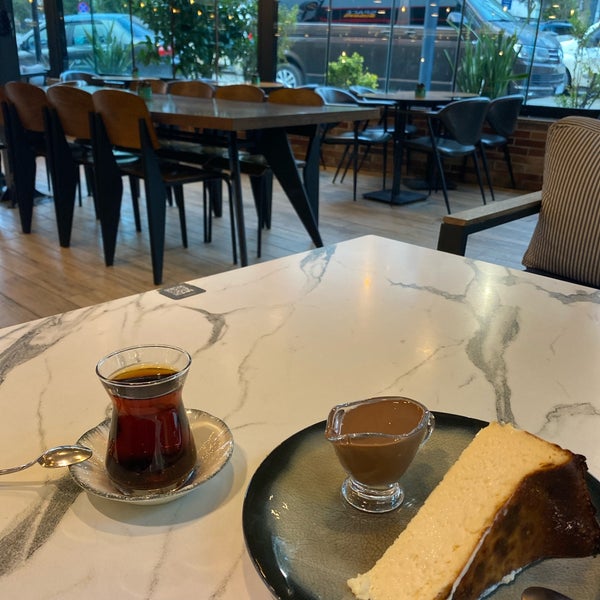 Photo taken at Çamlıca Cafe &amp; Bistro by Hasan Ç. on 1/7/2024