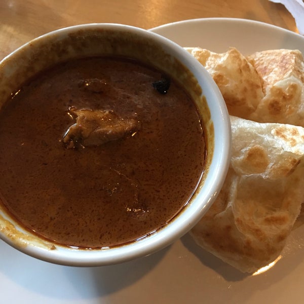 Roti Pratha (印度面包) (Indian bread served with a curry chicken and potatoes dipping sauce) #IllEatWithYou