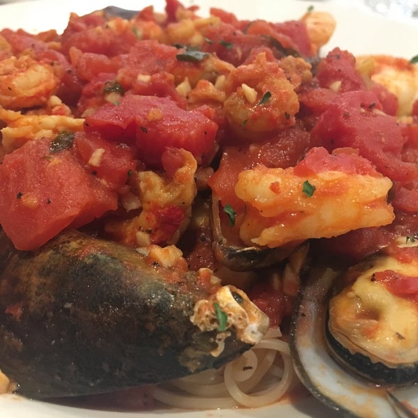 Zuppa de Pesce (New Zealand green shell mussels, shrimp, & crawfish tails in our marinara sauce over angel hair pasta)