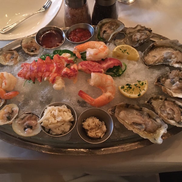 LITTLE BIG FISH (6 oysters, 6 clams, 2 jumbo shrimp, 1/2 lobster, and 2 oz of lump crab) - got 3 medium shrimp instead