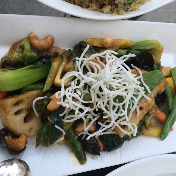 果香炒時菜 shanghai terrace vegetables with ginger and soy bean sauce (asparagus, wood ear mushrooms, lotus root, cashew nut)