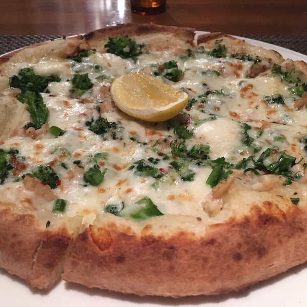 White Clam Pizza (manila clams, broccolini, lemon cream, fior di latte, chilies): $19 value (at least that what it says on the menu) and free with a $8 adult beverage - cheaper than lunch in the Loop