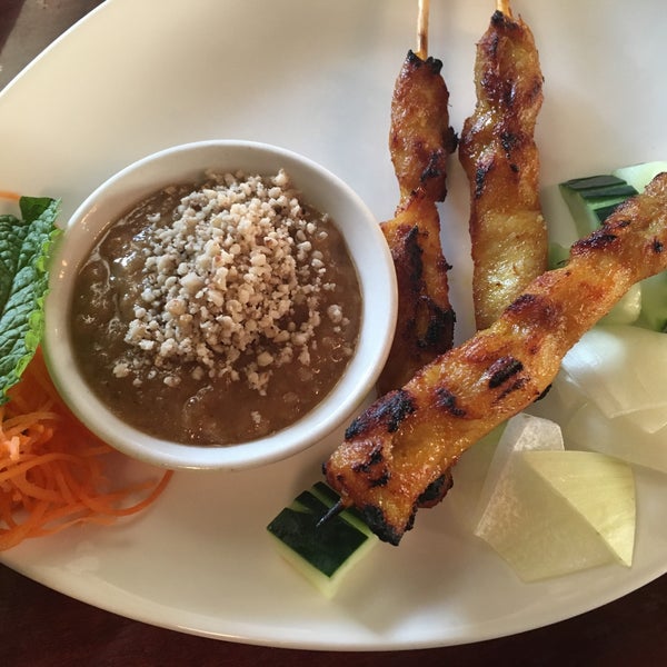 Satay Chicken 沙爹鸡肉串 (All time chef favorite, dark meat skewers marinated with lemongrass and served in peanut sauce)