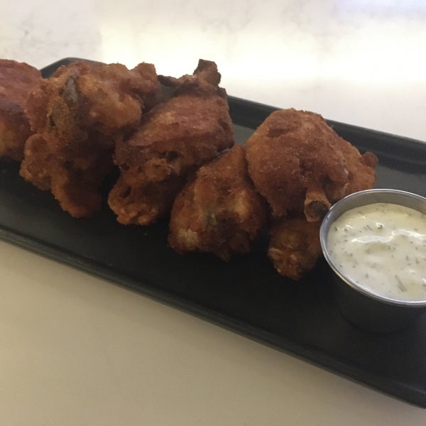 CHICKEN WINGS (signature dry rub / ranch dressing)