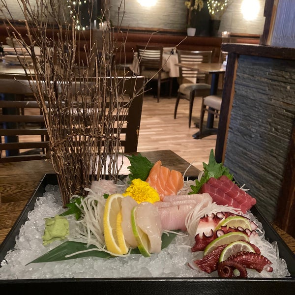 Sashimi Dekai (chef’s presentation of 15-18 pieces of sashimi)