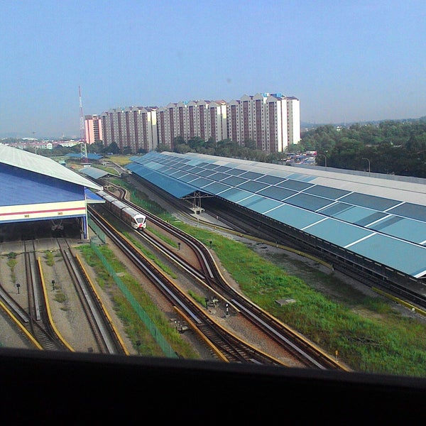 lembah subang lrt station