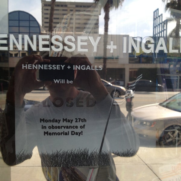 รูปภาพถ่ายที่ Hennessey + Ingalls Bookstore โดย Matt D. เมื่อ 5/27/2013