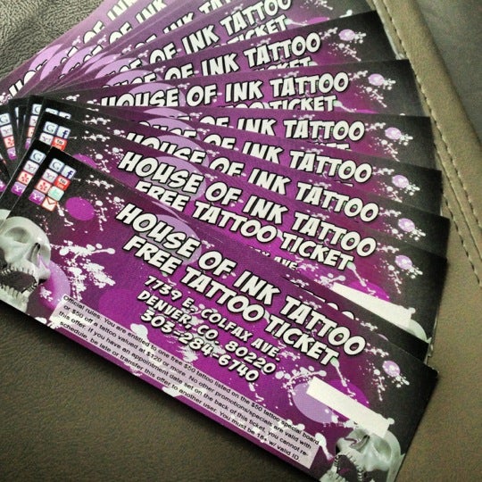 รูปภาพถ่ายที่ The House of Ink Tattoo โดย BiggMike S. เมื่อ 10/20/2012