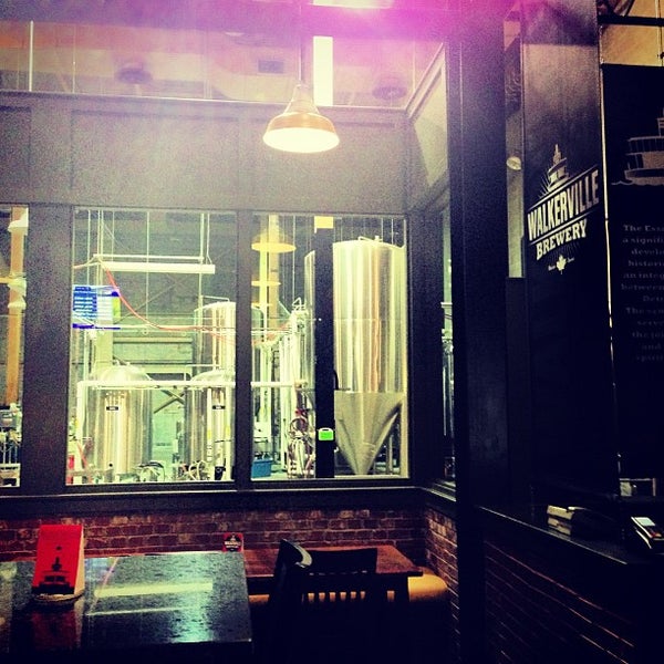 11/25/2012에 meredith k.님이 Walkerville Brewery에서 찍은 사진