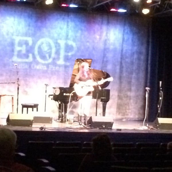 Foto scattata a Eddie Owen Presents at Red Clay Theatre da Bruno T. il 7/8/2014