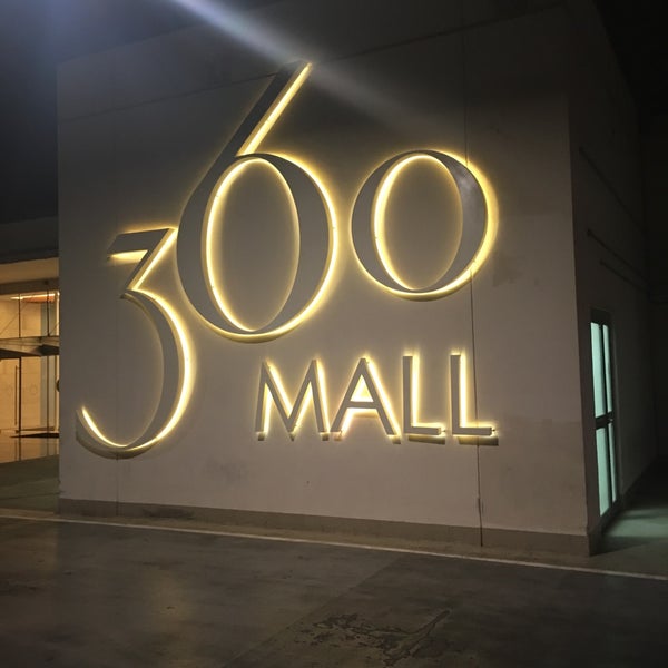 Das Foto wurde bei 360° Mall von jtq8 am 11/21/2016 aufgenommen