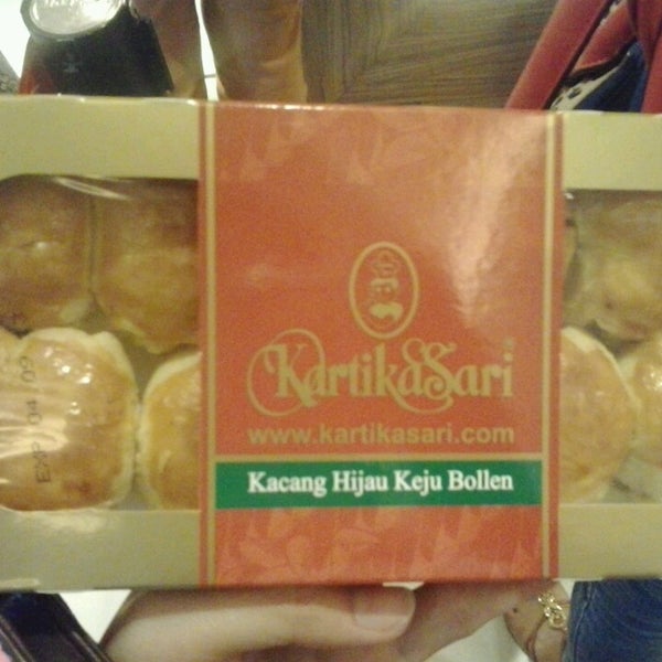 Photos At Pusat Oleh2 Kartika Sari Bandung Bandung