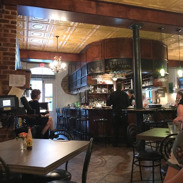 Foto scattata a Orleans Grapevine Wine Bar and Bistro da Graham B. il 9/26/2018