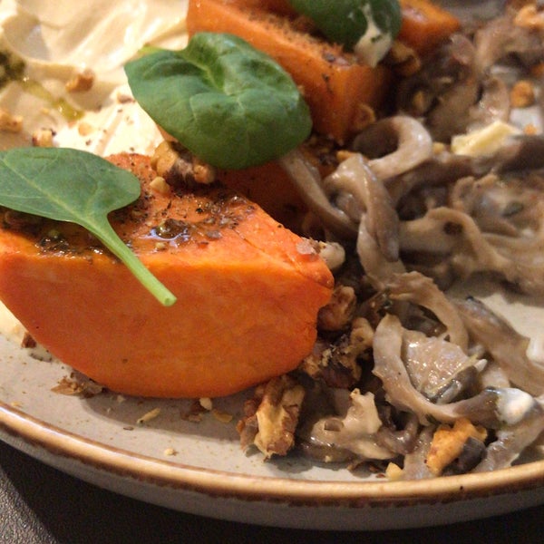 The food of the day was Roasted Sweet potato with tofu cream and mushrooms! It was delicious! Really recommend this vegan café! ❤️