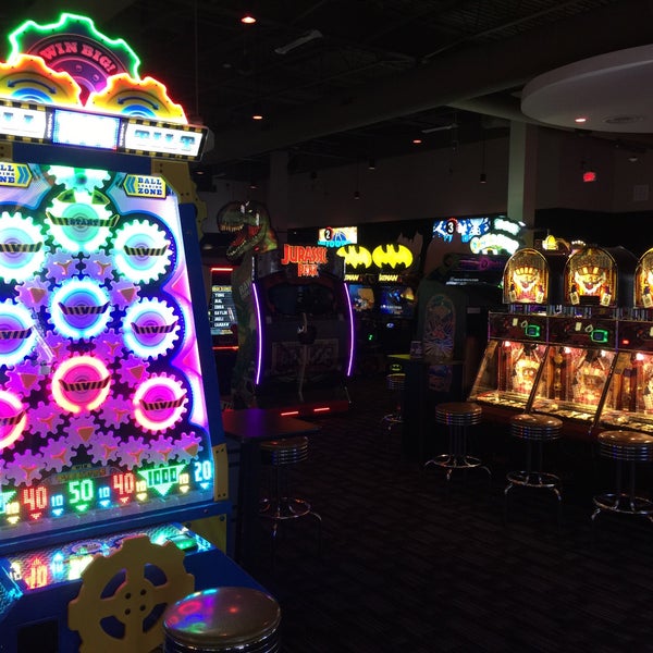 Photo taken at Dave &amp; Buster&#39;s by Attractions M. on 9/17/2015