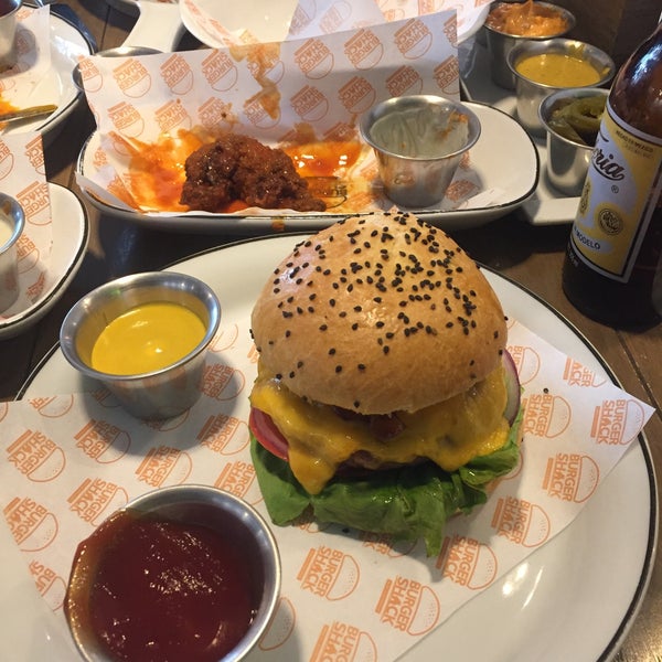 2/20/2018 tarihinde Soy T.ziyaretçi tarafından Burger Haaus'de çekilen fotoğraf