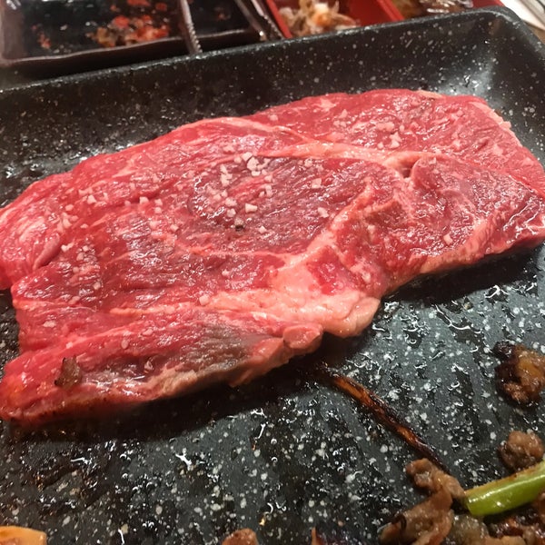 Das Foto wurde bei Hae Jang Chon Korean BBQ Restaurant von Kuri K. am 10/20/2021 aufgenommen