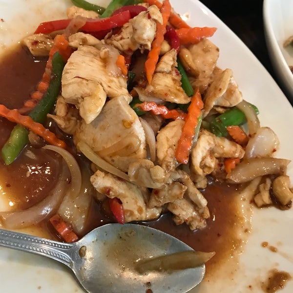 Photo taken at Pattaya Bay Thai Restaurant by Kuri K. on 7/22/2017