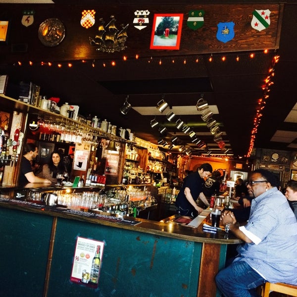 Foto tirada no(a) Merlins Rest Pub por john n. em 3/30/2014