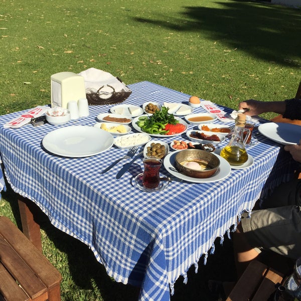 10/26/2016 tarihinde Sülün K.ziyaretçi tarafından Derin Bahçe Restaurant'de çekilen fotoğraf