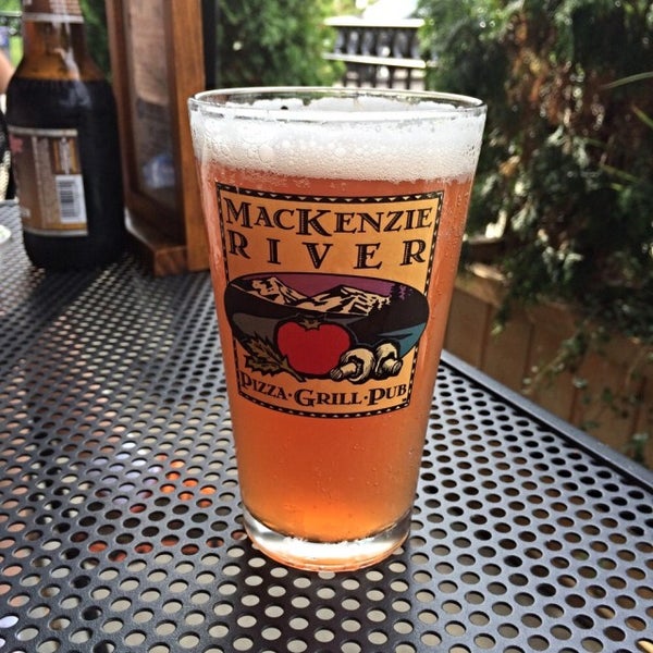Photo taken at Mackenzie River Pizza, Grill, and Pub by Dale H. on 5/27/2015