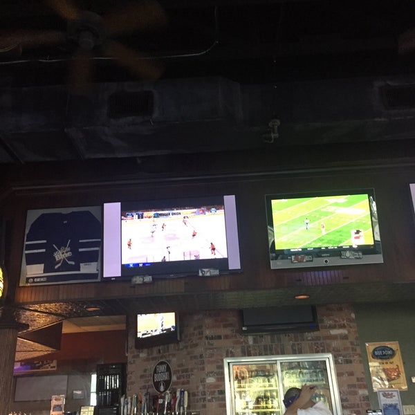 Photo taken at Bru&#39;s Room Sports Grill - Delray Beach by Meredith M. on 11/27/2015