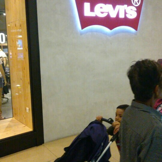 Levi S Store Clothing Store In Seri Kembangan