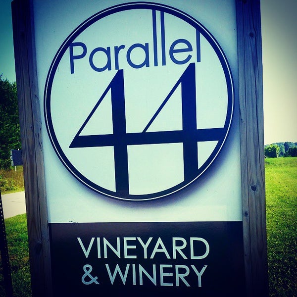 Photo prise au Parallel 44 Vineyard &amp; Winery par Jason D. le8/24/2014