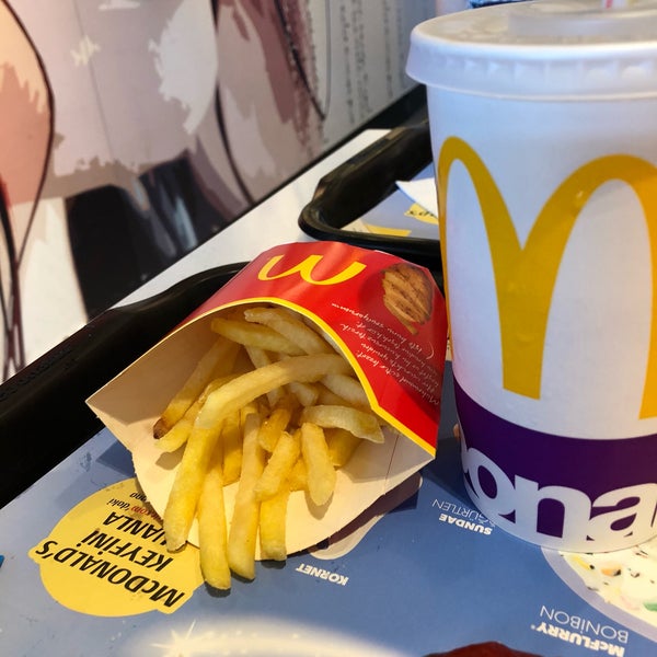 Foto tirada no(a) McDonald&#39;s por Gülayda Ö. em 7/23/2018
