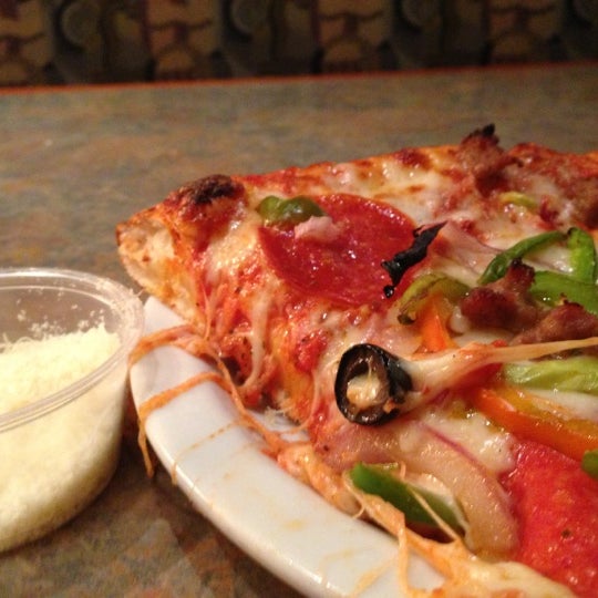Снимок сделан в Pizza California пользователем Mike N. 11/6/2012