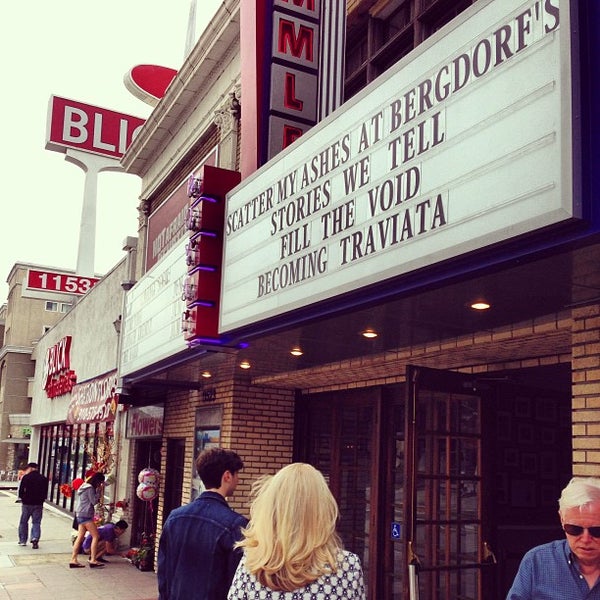 Foto tirada no(a) Laemmle&#39;s Royal Theater por Karen K. em 6/2/2013