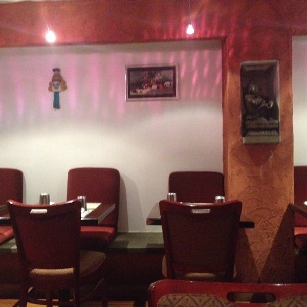 10/17/2013 tarihinde John S.ziyaretçi tarafından Pongal Kosher South Indian Vegetarian Restaurant'de çekilen fotoğraf
