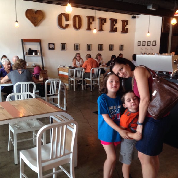 7/24/2015 tarihinde Cory B.ziyaretçi tarafından PT&#39;s Coffee'de çekilen fotoğraf