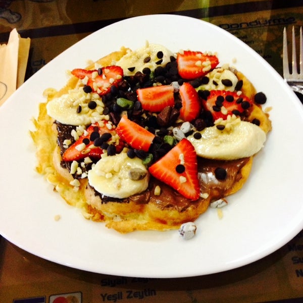 7/22/2014 tarihinde Şela K.ziyaretçi tarafından Boğazda Waffle'de çekilen fotoğraf