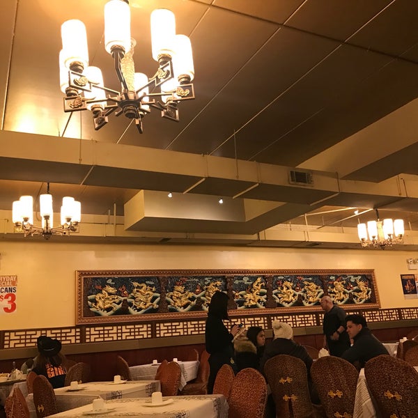 3/22/2018 tarihinde Sally H.ziyaretçi tarafından Triple Crown Restaurant'de çekilen fotoğraf