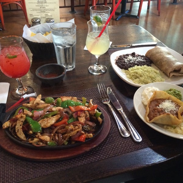 Foto diambil di Mexicali Grill oleh Vince G. pada 5/28/2015