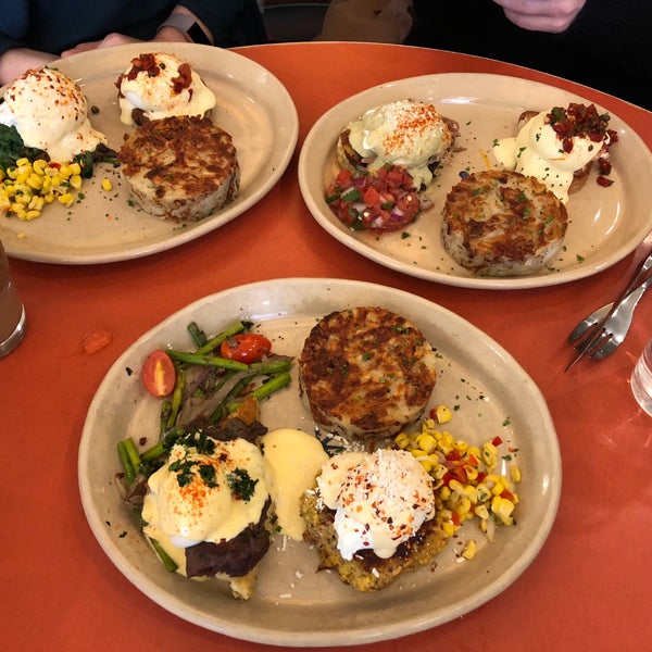 Photo taken at Snooze, an A.M. Eatery by Vince G. on 1/29/2018