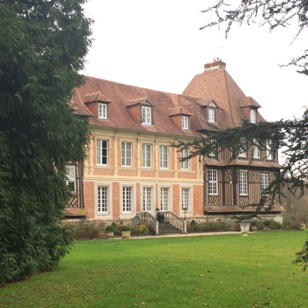 รูปภาพถ่ายที่ Château du Breuil โดย Aymeric เมื่อ 2/23/2014