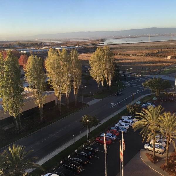 รูปภาพถ่ายที่ Fremont Marriott Silicon Valley โดย IngenieroDavid เมื่อ 11/3/2015
