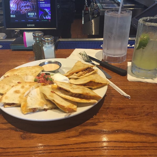 Photo taken at Chili&#39;s Grill &amp; Bar by Hair on 6/3/2016