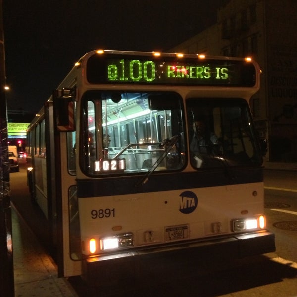 MTA NYC Bus Jackson Avenue & Queens Plaza South (Q67/B62) Bus