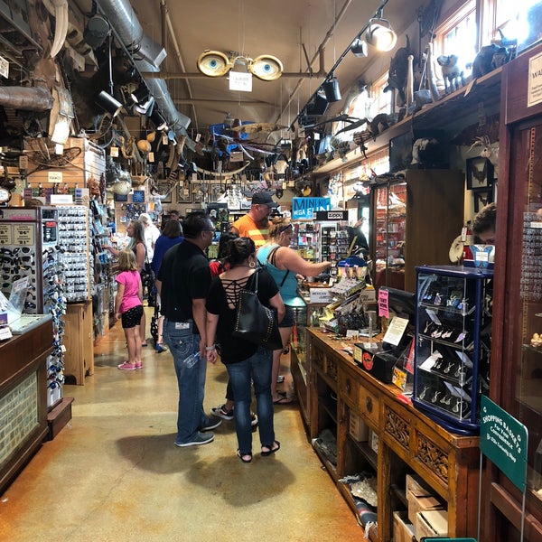 Photo taken at Ye Olde Curiosity Shop by Jeff J. P. on 7/28/2018
