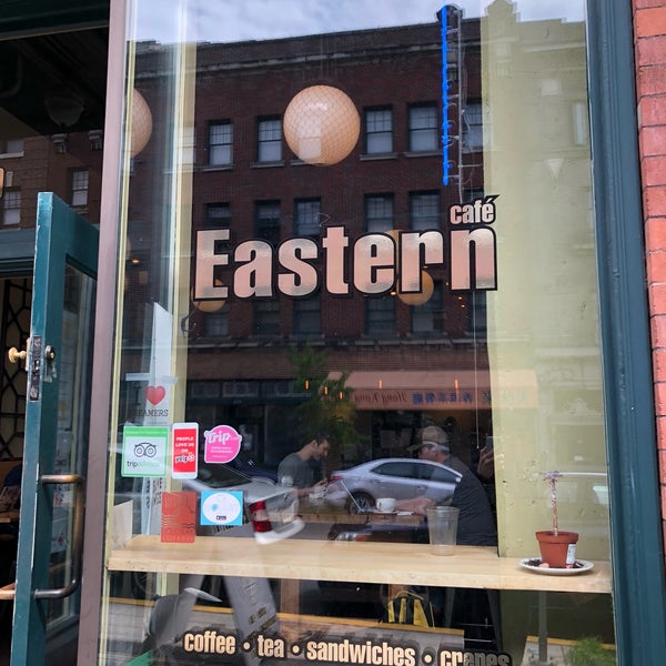 Das Foto wurde bei Eastern Café von Jeff J. P. am 4/29/2018 aufgenommen