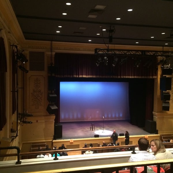 รูปภาพถ่ายที่ Ridgefield Playhouse โดย Bryan R. เมื่อ 11/10/2014