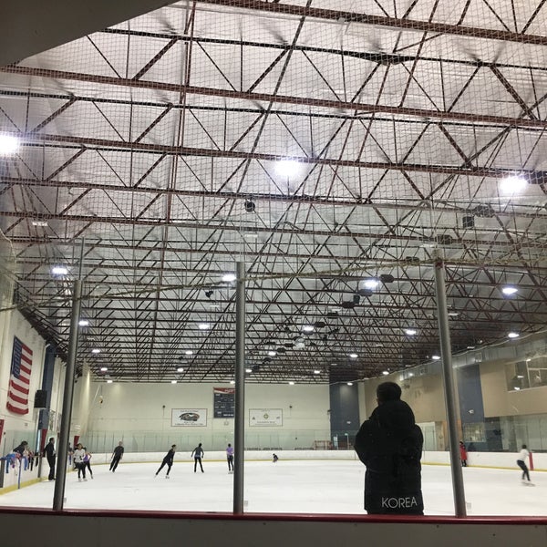 East West Ice Palace Pista de patinaje en Artesia