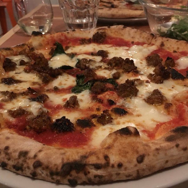 4/21/2016 tarihinde Doug F.ziyaretçi tarafından Sottocasa Pizzeria'de çekilen fotoğraf