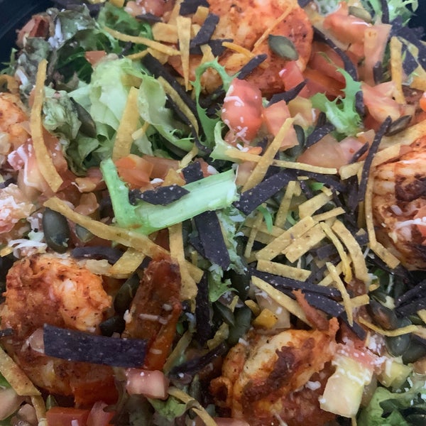 Shrimp tostada salad 🍤