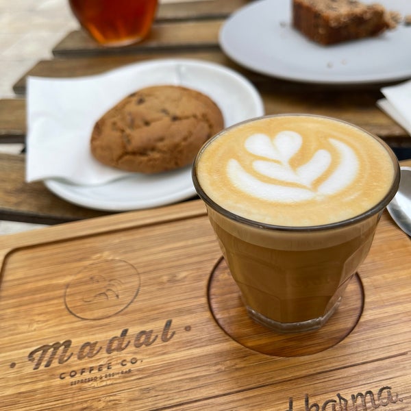 Снимок сделан в Madal Cafe - Espresso &amp; Brew Bar пользователем Nahar 6/27/2023