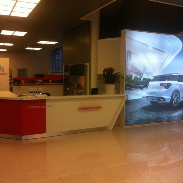 Photo taken at Citroën Milano by Mariachiara Z. on 1/14/2013