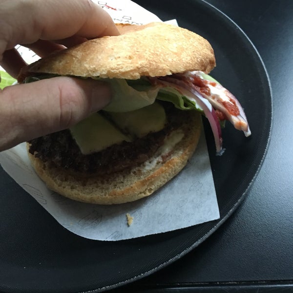 Ga,burger. Джуси бургер красноярск. Friends and burgers петропавловске-камчатском. Бургерная петропавловск-камчатский. Монстры бургеры.